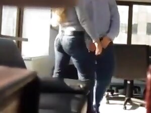 Il baise sa secretaire