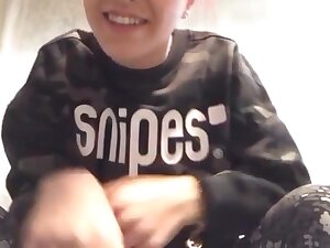 Assi schlampe wichst sich die fotze!