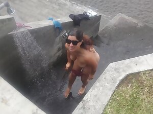 A Curvy Girl Gets Completely Changed And Takes Naked A Shower Outdoors On The Beach