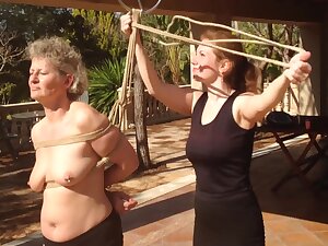 Bdsm Bondage Einfach Die Oma Mal Aufgehaengt