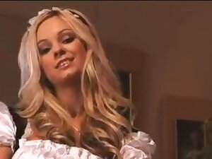Sexy maid Carmen Luvana