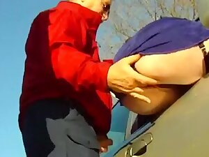 Dogging in the car in nature. bareback doggystyle fuck !!!