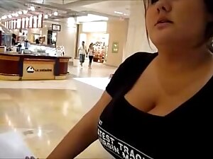 Mobile Saleswoman Mangos two