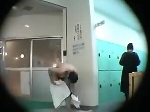 I love to spy on good looking chicks in public bath