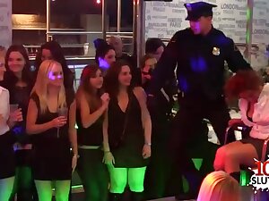 Hot amateur public sex and cumshot