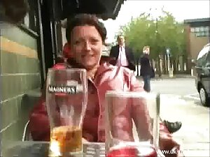 Amateur exhibitionist gets nude and rude in the streets of London