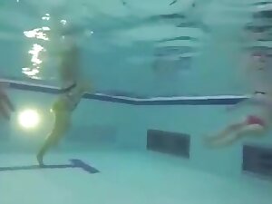 Dude gets Wanked off in Public Pool!