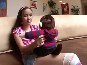 Amai Liu baise un vieux à grosse bite