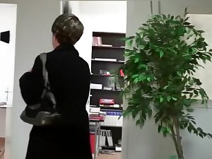 Les collègues de bureau se baisent la chatte