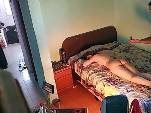 Step mother arrives tired of working in her eldest Step son' s room to massage her big ass and fuck her like a good bitch bitch