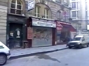 Deux lesbiennes baisent dans une boutique de lingerie
