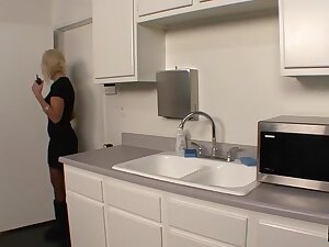 Sexy Cougar Fucks the Plumber