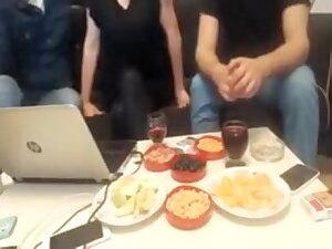 Yengemi abimle sikiyoruz