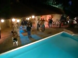 Cheat in poolparty at night